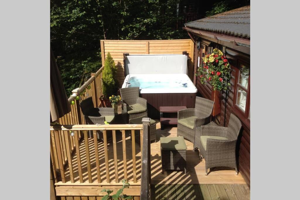 Mistletoe One Luxury Lodge With Hot Tub Windermere Eksteriør bilde