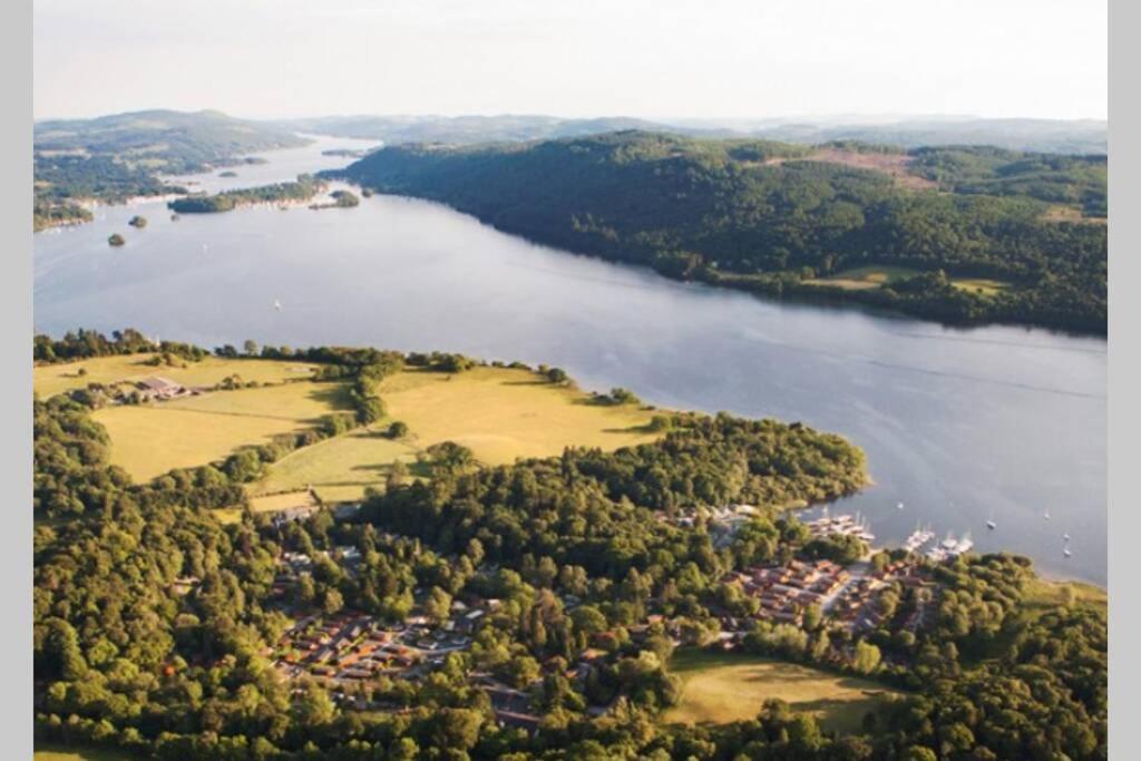 Mistletoe One Luxury Lodge With Hot Tub Windermere Eksteriør bilde