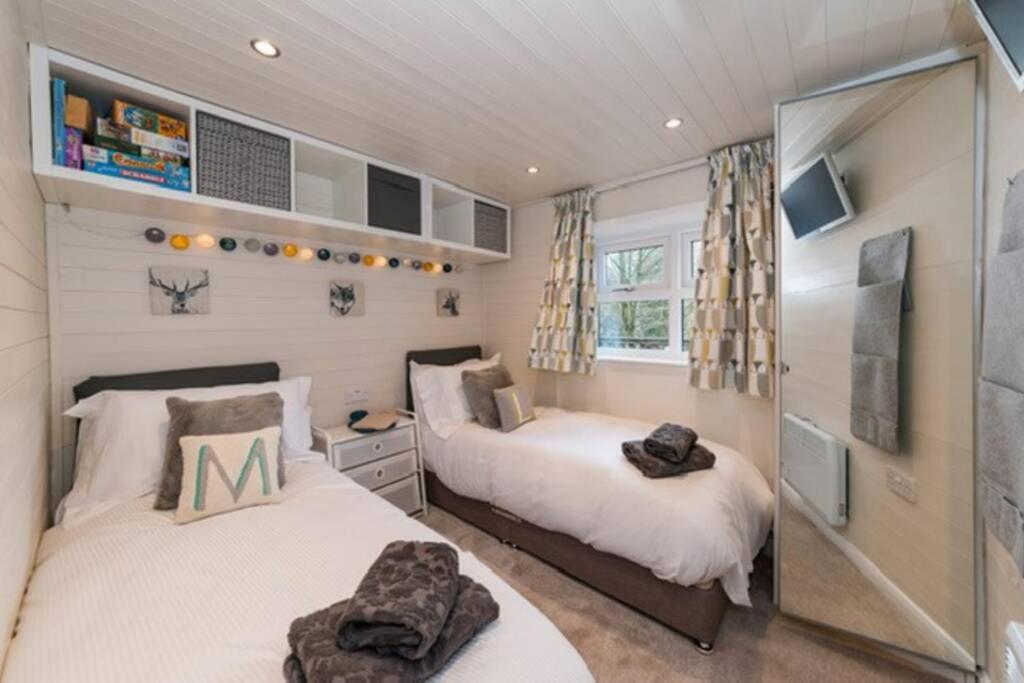 Mistletoe One Luxury Lodge With Hot Tub Windermere Eksteriør bilde