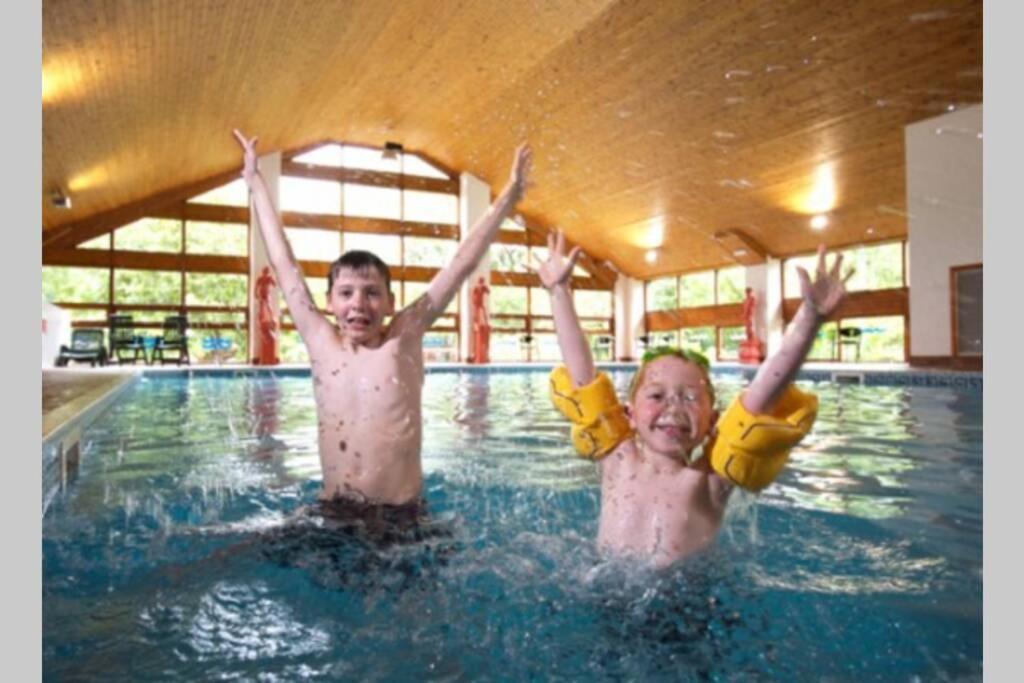 Mistletoe One Luxury Lodge With Hot Tub Windermere Eksteriør bilde