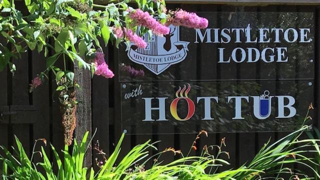 Mistletoe One Luxury Lodge With Hot Tub Windermere Eksteriør bilde