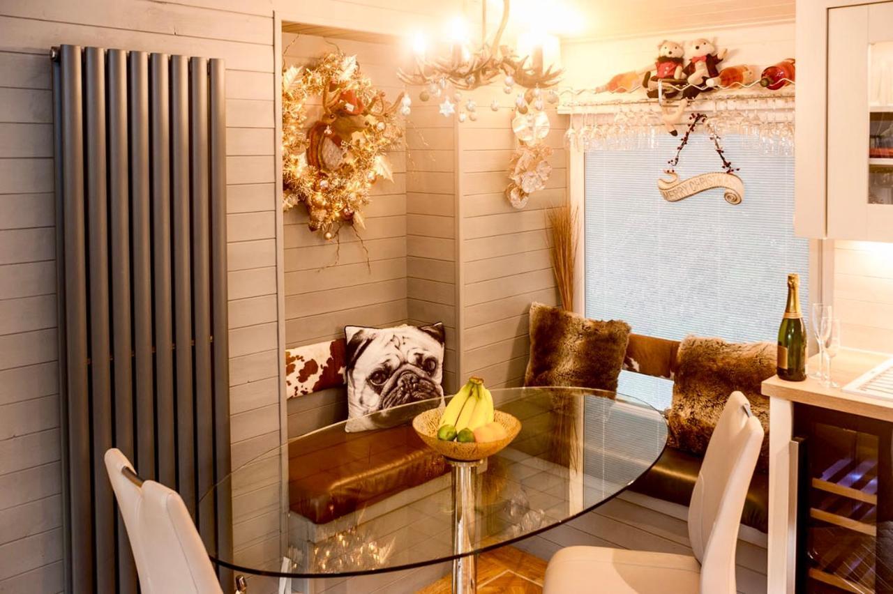 Mistletoe One Luxury Lodge With Hot Tub Windermere Eksteriør bilde